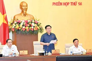 Chủ tịch Quốc hội Vương Đình Huệ phát biểu bế mạc phiên họp. Ảnh: VIẾT CHUNG