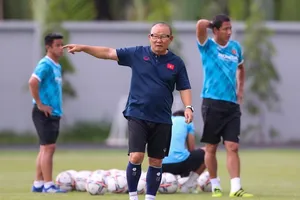 Park Hang-seo trong một buổi tập