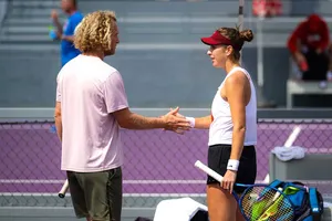 Bencic bước ra khỏi “vùng an toàn” với Tursunov