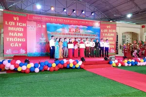 Trường Mầm non Cao Vều đón Bằng công nhận đạt chuẩn quốc gia mức độ 1