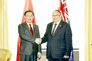 Chủ tịch Quốc hội Vương Đình Huệ và Chủ tịch Quốc hội New Zealand Adrian Rurawhe tại buổi hội đàm. Ảnh: TTXVN