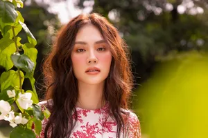 Những thiết kế thanh lịch của NTK Lê Thanh Hoà dịp đầu năm mới