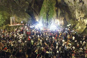 Lễ hội Chùa Hương trước khi xảy ra đại dịch Covid-19