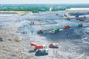 Bãi rác Đa Phước, huyện Bình Chánh, TPHCM. Ảnh: HOÀNG HÙNG