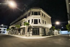 Tự ý xây dựng khu phố trên đất trồng cây lâu năm, doanh nghiệp địa ốc ở Vĩnh Long bị phạt 