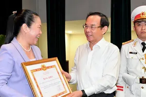 Bí thư Thành ủy TPHCM: Xây dựng thế trận lòng dân vững chắc, gắn bó máu thịt với nhân dân