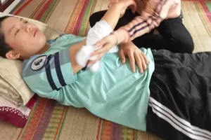 3 mẹ con lâm cảnh ngặt nghèo