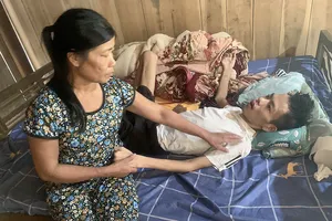 Mẹ nghèo, con u não di căn