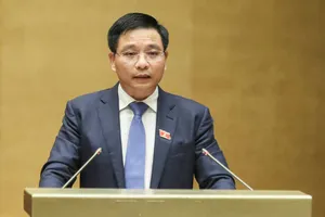 Bộ trưởng Bộ GTVT Nguyễn Văn Thắng trả lời chất vấn chiều 7-6. Ảnh: QUANG PHÚC