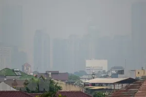 Khói mù ô nhiễm bao phủ bầu trời tại Jakarta, Indonesia. Ảnh: AFP/TTXVN