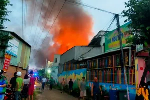 Bình Dương: Cháy tại công ty sản xuất vật liệu xây dựng