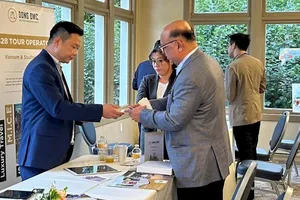 Doanh nghiệp dịch vụ du lịch của 2 nước gặp gỡ, kết nối trực tiếp tại sự kiện. Ảnh: BTC