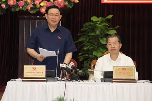 Chủ tịch Quốc Hội Vương Đình Huệ kết luận buổi làm việc. Ảnh: XUÂN QUỲNH