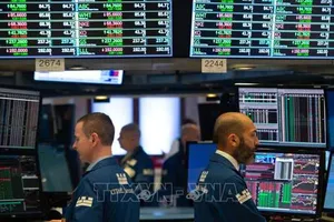 Dow Jones lập kỷ lục mới trước khả năng FED giảm lãi suất trong 2024