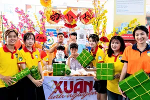 Sinh viên tham gia các hoạt động xuân tình nguyện. Ảnh: THANH HÙNG