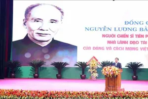 Đồng chí Trần Đức Thắng, Ủy viên Trung ương Đảng, Bí thư Tỉnh ủy Hải Dương đọc diễn văn. Ảnh: TTXVN