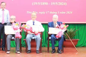 448 đảng viên Đảng bộ TP Thủ Đức nhận Huy hiệu Đảng đợt 19-5-2024