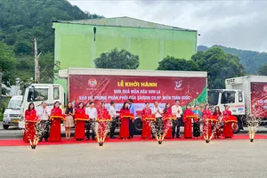 Saigon Co.op đã tổ chức lễ khởi hành đưa quả mận hậu Sơn La vào hệ thống phân phối của Saigon Co.op