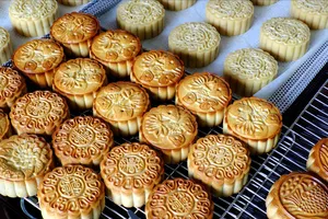 Làm bánh trung thu vì sức khỏe người dùng