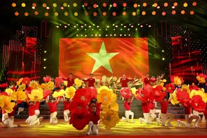 Tiết mục "Tôi yêu Tổ quốc tôi" mở màn chương trình nghệ thuật đặc biệt "Việt Nam – Tổ quốc trong tim tôi". Ảnh: DŨNG PHƯƠNG