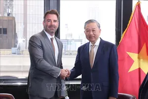 Tổng Bí thư, Chủ tịch nước Tô Lâm tiếp Phó Chủ tịch phụ trách quan hệ Chính phủ toàn cầu của Tập đoàn Apple, ông Nick Ammann. Ảnh: TTXVN