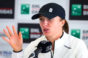 Swiatek bị treo vợt 1 tháng