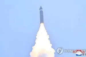 Triều Tiên phóng tên lửa đạn đạo. Ảnh: YONHAP NEWS