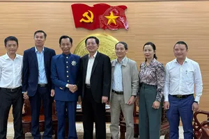 Hiệp sĩ Đại Thánh Giá và đoàn công tác tại Tỉnh ủy Bình Định