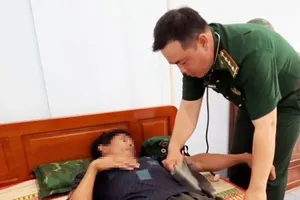 Bến Tre: Kịp thời cứu 3 ngư dân trên tàu cá bị chìm