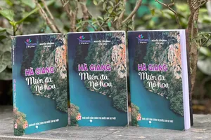 Giới thiệu ấn phẩm "Hà Giang - Miền đá nở hoa"