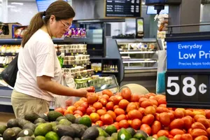 Người tiêu dùng Mỹ đối mặt giá nông sản nhập khẩu tăng do thuế cao. Ảnh: KEYSTONE