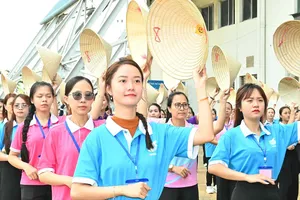 Khối diễu hành Phụ nữ tập luyện. Ảnh: VIỆT DŨNG