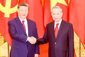 Tổng Bí thư Tô Lâm và Tổng Bí thư, Chủ tịch nước Trung Quốc Tập Cận Bình chụp ảnh chung trước khi tiến hành hội đàm, chiều 14-4. Ảnh: QUANG PHÚC