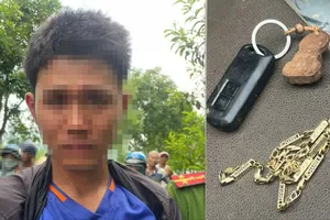 Đối tượng Phan Bá Vững cùng tang vật vụ cướp