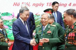 Tập trung nâng cao đời sống nhân dân, kiên quyết chống tham nhũng, tiêu cực và lãng phí