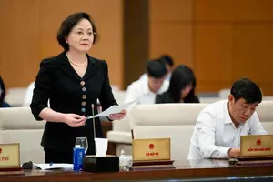 Bộ trưởng Bộ Nội vụ Phạm Thị Thanh Trà báo cáo về việc thực hiện cải cách tiền lương, điều chỉnh lương hưu, trợ cấp bảo hiểm xã hội