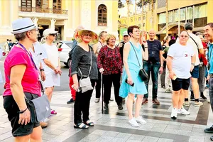 Dịp nghỉ lễ 30-4 và 1-5: Khách đông, ngành du lịch căng sức phục vụ