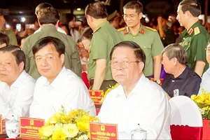 Các đồng chí: Trưởng Ban Nội chính Trung ương Phan Đình Trạc, Chủ nhiệm Ủy ban Kiểm tra Trung ương Nguyễn Duy Ngọc, Trưởng Ban Tuyên giáo và Dân vận Trung ương Nguyễn Trọng Nghĩa, dự chương trình. Ảnh: XUÂN TRUNG