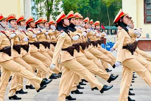 Hơn 2.000 trái tim trẻ "cháy" trên thao trường, viết nên khí thế hào hùng cho đại lễ. Ảnh: CHÍ THẠCH