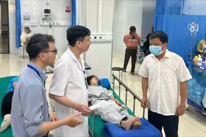 Vụ lật xe chở học sinh ở Gia Lai: Bệnh viện kích hoạt chế độ báo động đỏ, dồn lực cứu chữa nạn nhân 