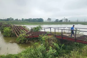 Hiện trạng cầu sắt hư hỏng, tan hoang ở tổ dân phố Bắc Phong