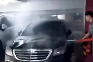 Ca sĩ Duy Mạnh tới TAND quận Gò Vấp khởi kiện Mercedes-Benz Việt Nam 