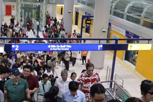 Ga metro Bến Thành mở lại cổng số 1 và 2