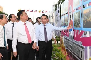 Khai mạc 2 triển lãm ảnh chào mừng Đại lễ 30-4