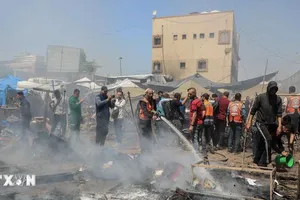 Cảnh đổ nát sau cuộc không kích của Israel tại Gaza. Ảnh: THX/TTXVN