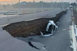 Sự cố sụt lún chân cầu Hòa Bình (Tây Ninh), nhiều người đang được cấp cứu tại bệnh viện 