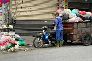 Đơn vị thu gom rác thải sinh hoạt trên địa bàn quận 3, TPHCM. Ảnh: Thanh Hiền