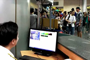 Người đến và về từ các nước có số ca mắc Covid-19 cao phải theo dõi sức khỏe