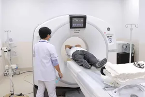 Phó Chủ tịch UBND TPHCM Nguyễn Văn Dũng phát biểu tại lễ kỷ niệm 40 năm thành lập Bệnh viện Ung bướu