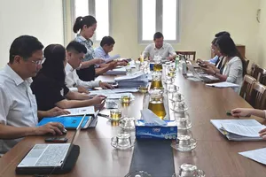 Tổ Công tác 5013 làm việc sáng 21-5. Ảnh: ĐỖ TRÀ GIANG